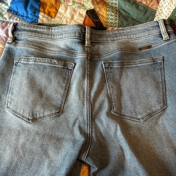 KanCan size 29 Women's Distressed Blue Jeans - Picture 5 of 8